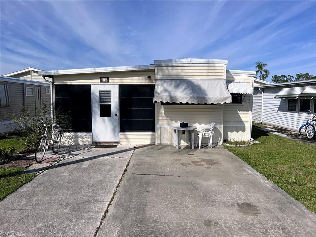 15 Fountain View BLVD NORTH FORT MYERS, FL 33903