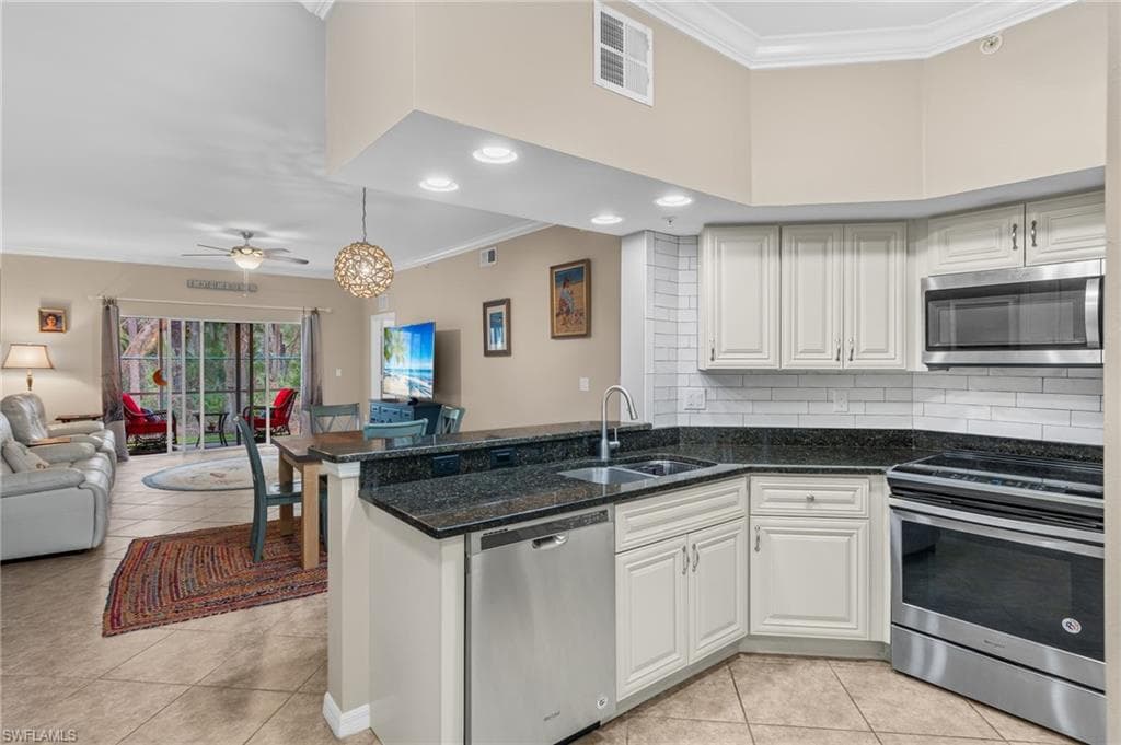 1113 Winding Pines CIR 104 CAPE CORAL, FL 33909