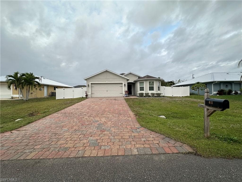 611 SE 26th TER CAPE CORAL, FL 33904