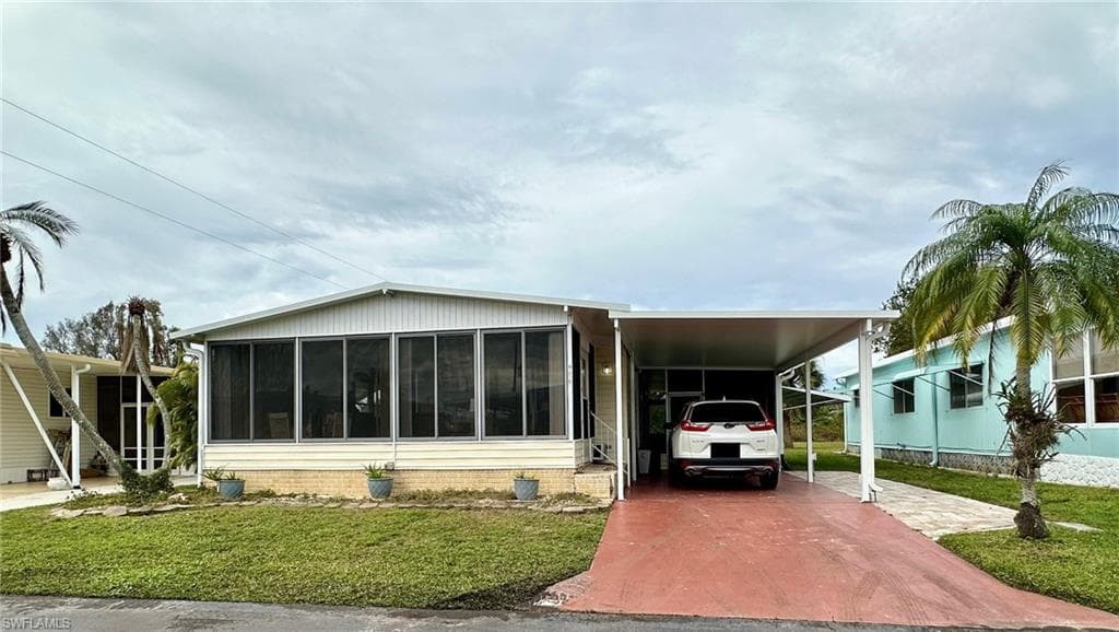 976 Restful RD NORTH FORT MYERS, FL 33917