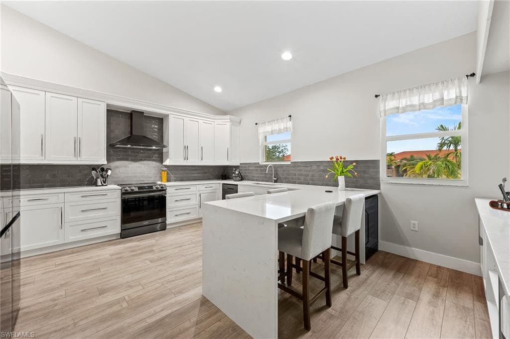 6825 Huntington Lakes CIR 201 NAPLES, FL 34119