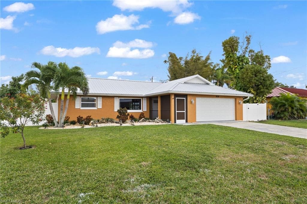 918 Gleason PKWY CAPE CORAL, FL 33914