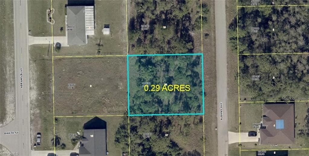 901 Albany AVE LEHIGH ACRES, FL 33971
