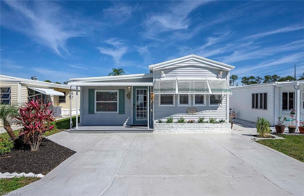 48 La Fonda LN NORTH FORT MYERS, FL 33903