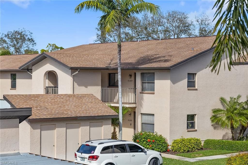 10101 Maddox LN 203 BONITA SPRINGS, FL 34135