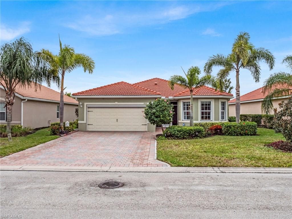 3337 Apple Blossom DR ALVA, FL 33920