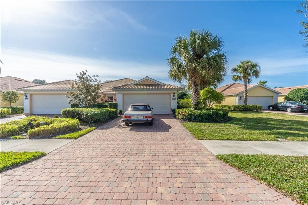 8662 Erice CT NAPLES, FL 34114