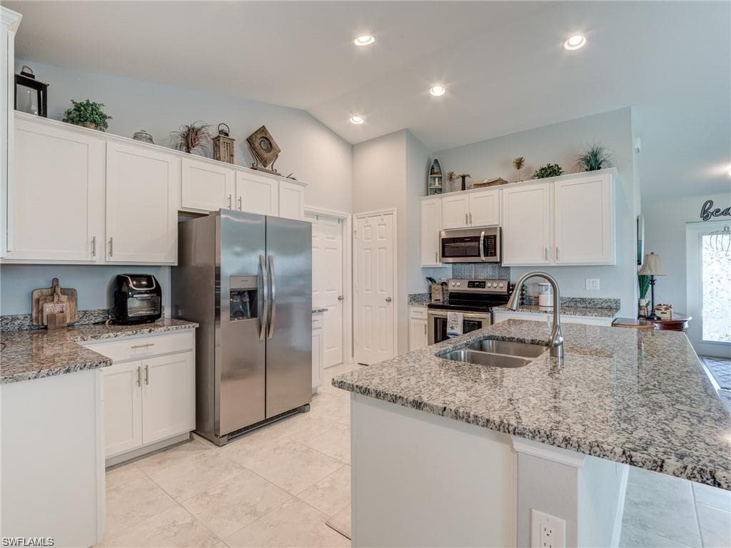 2200 NW 18th TER CAPE CORAL, FL 33993