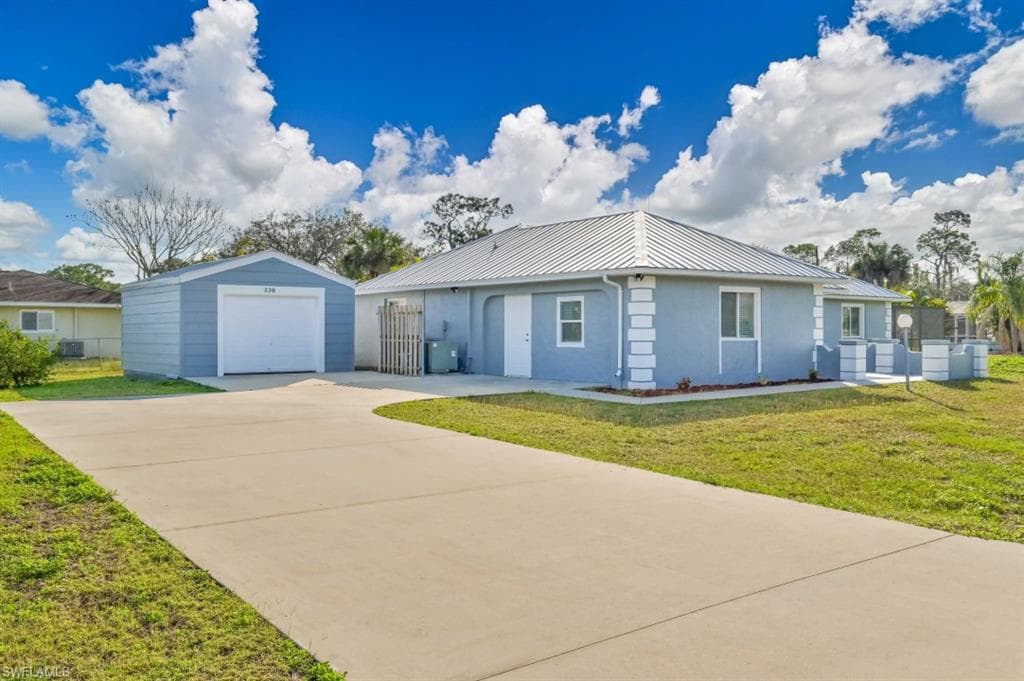 320 Greenwood AVE LEHIGH ACRES, FL 33936