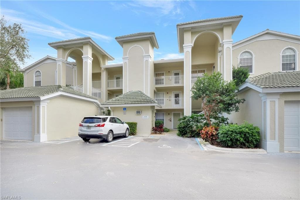 15395 Cedarwood LN 1-304 NAPLES, FL 34110