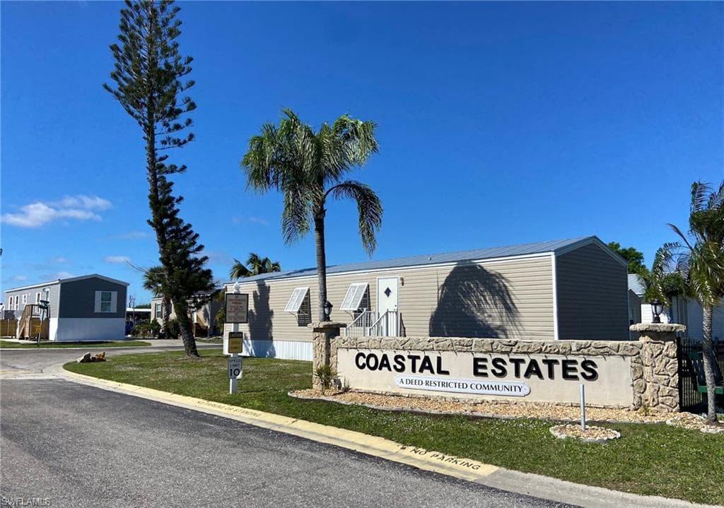 11020 Ballweg LN FORT MYERS, FL 33908