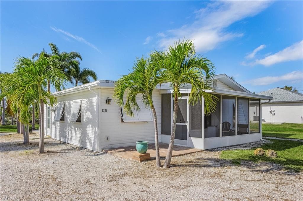 2371 Baybreeze ST ST. JAMES CITY, FL 33956