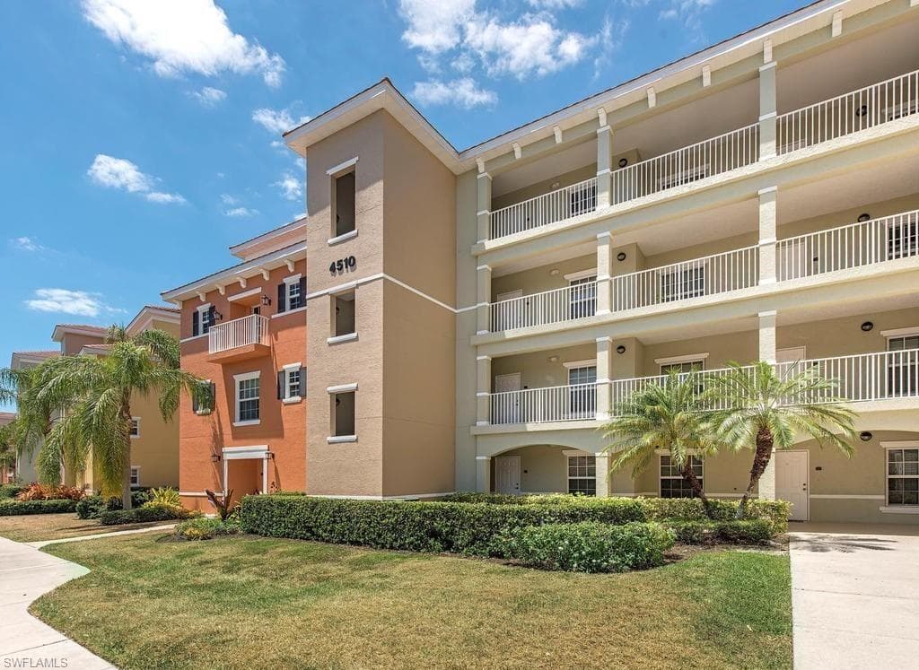 4510 Botanical Place CIR 403 NAPLES, FL 34112