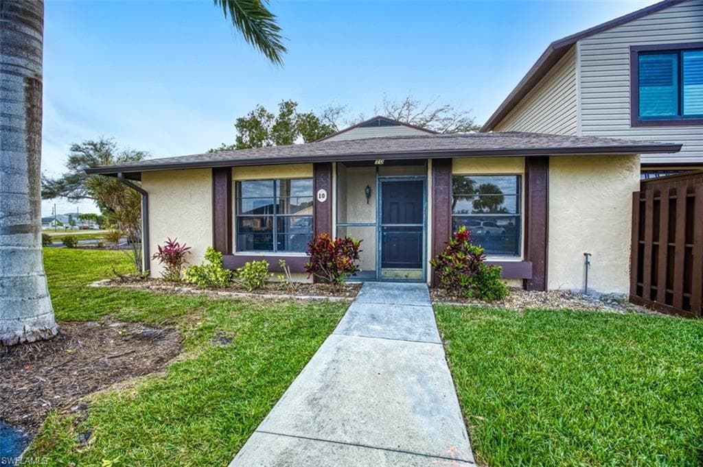632 SE 12th CT 10 CAPE CORAL, FL 33990