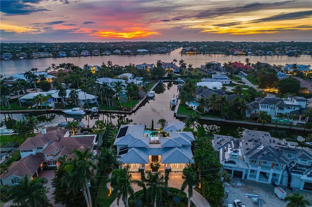 2290 Tarpon RD NAPLES, FL 34102