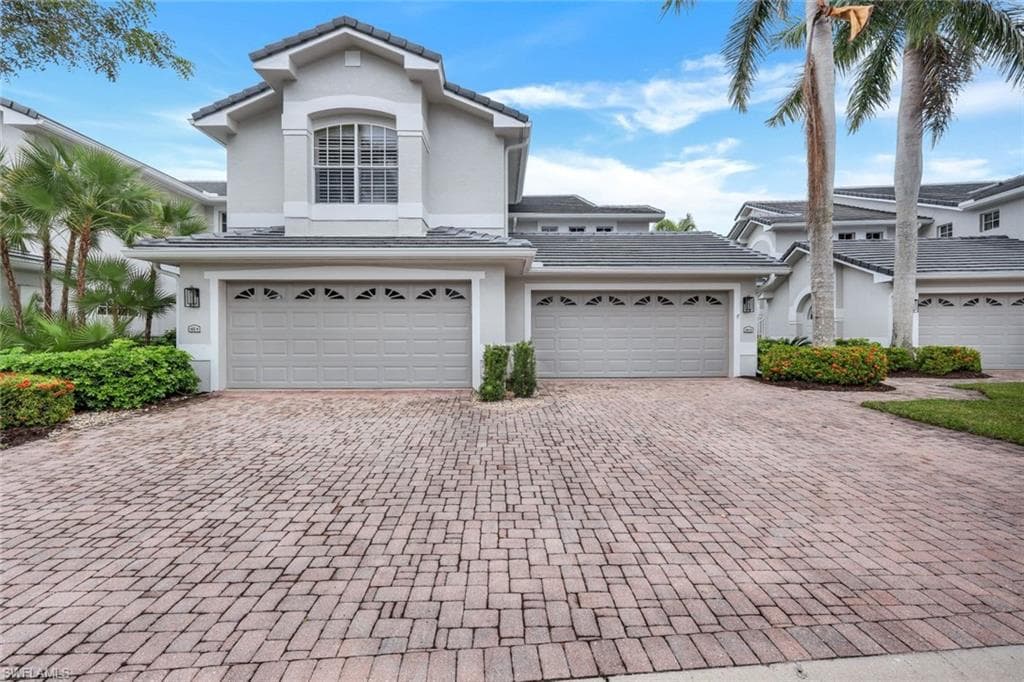 6025 Pinnacle LN 6-602 NAPLES, FL 34110