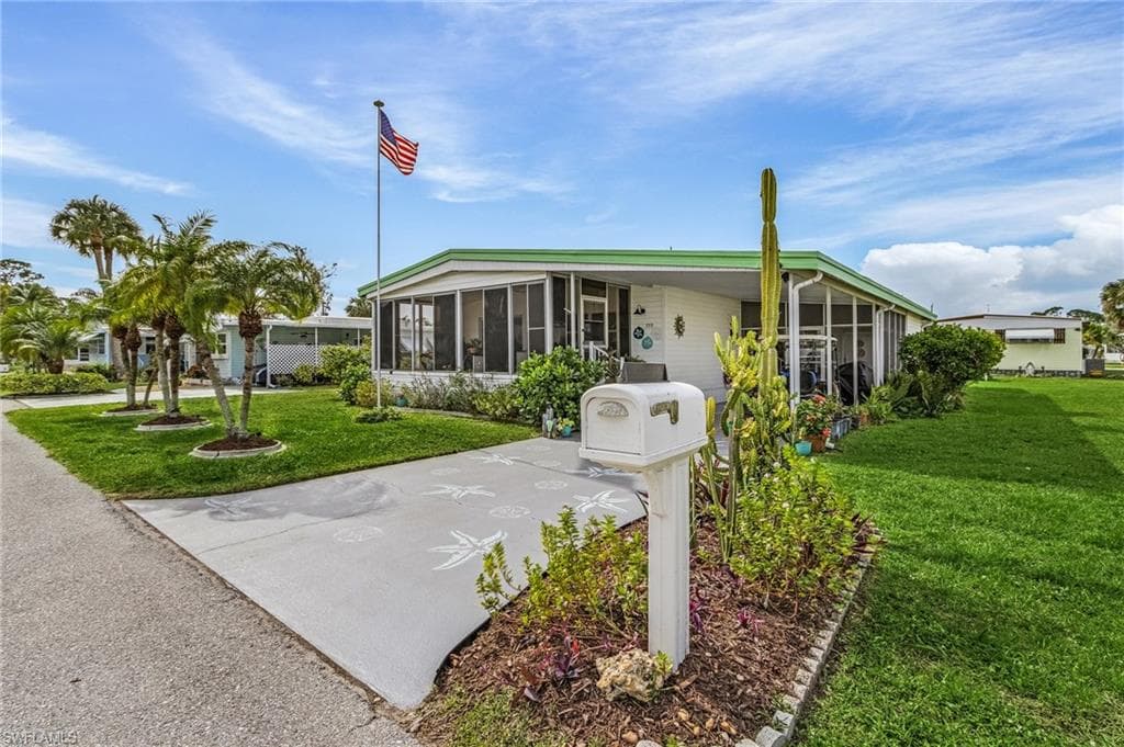 559 Timber LN S NORTH FORT MYERS, FL 33917