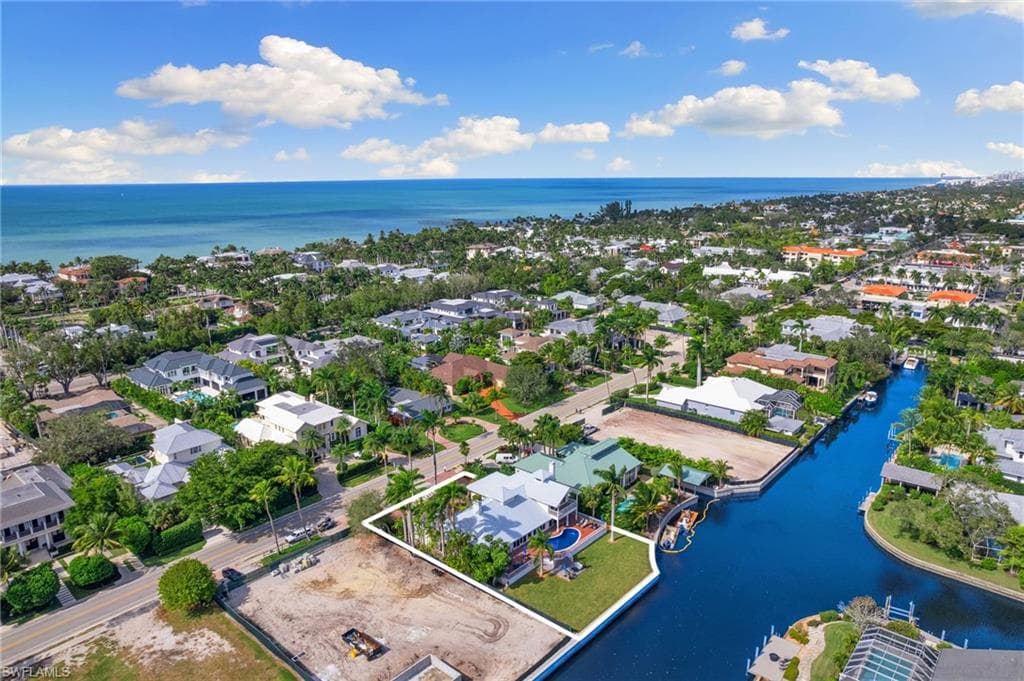 1673 3rd ST S NAPLES, FL 34102