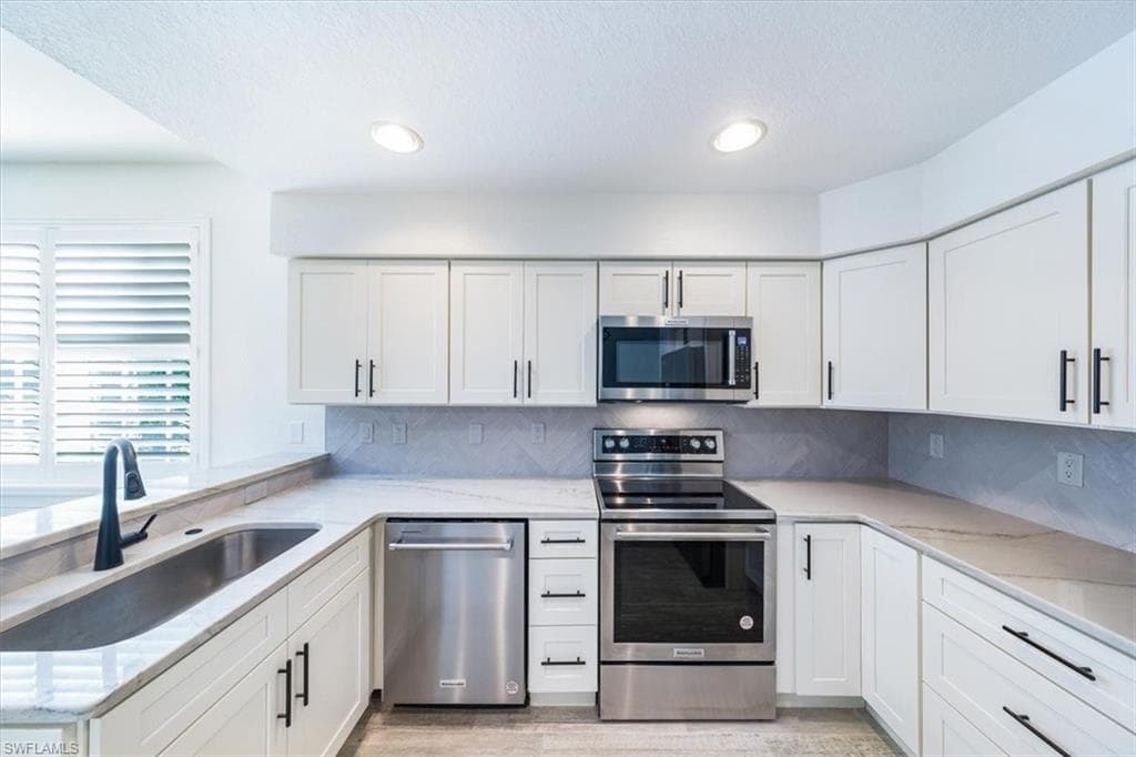 19091 Ridgepoint DR 102 ESTERO, FL 33928
