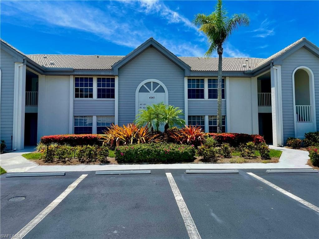 4240 Lake Forest DR 413 BONITA SPRINGS, FL 34134