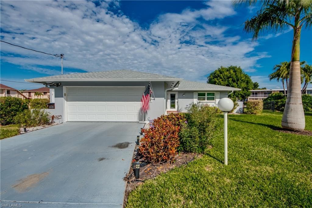 5101 York CT CAPE CORAL, FL 33904