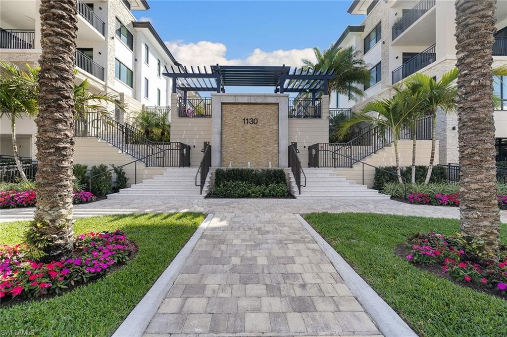 1130 3rd Ave S 414 NAPLES, FL 34102