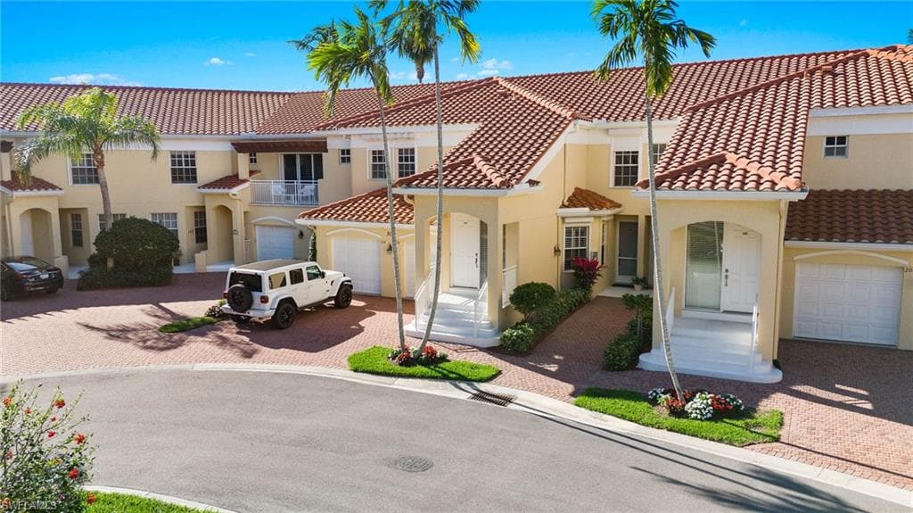 300 L Ambiance CIR 3-204 NAPLES, FL 34108