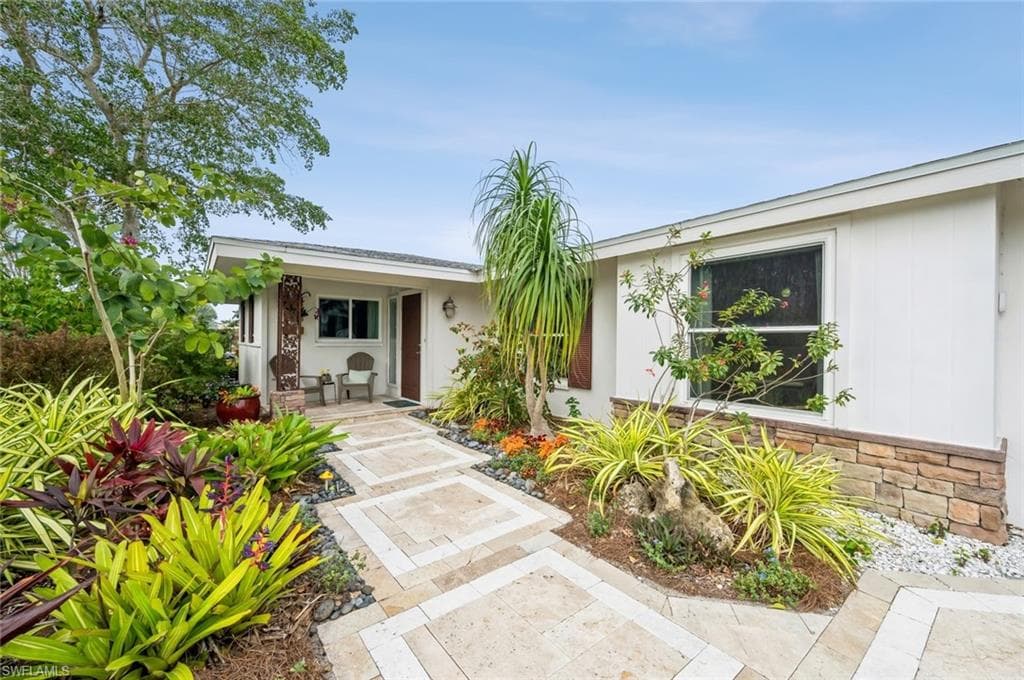 24 Maui CIR 24 NAPLES, FL 34112
