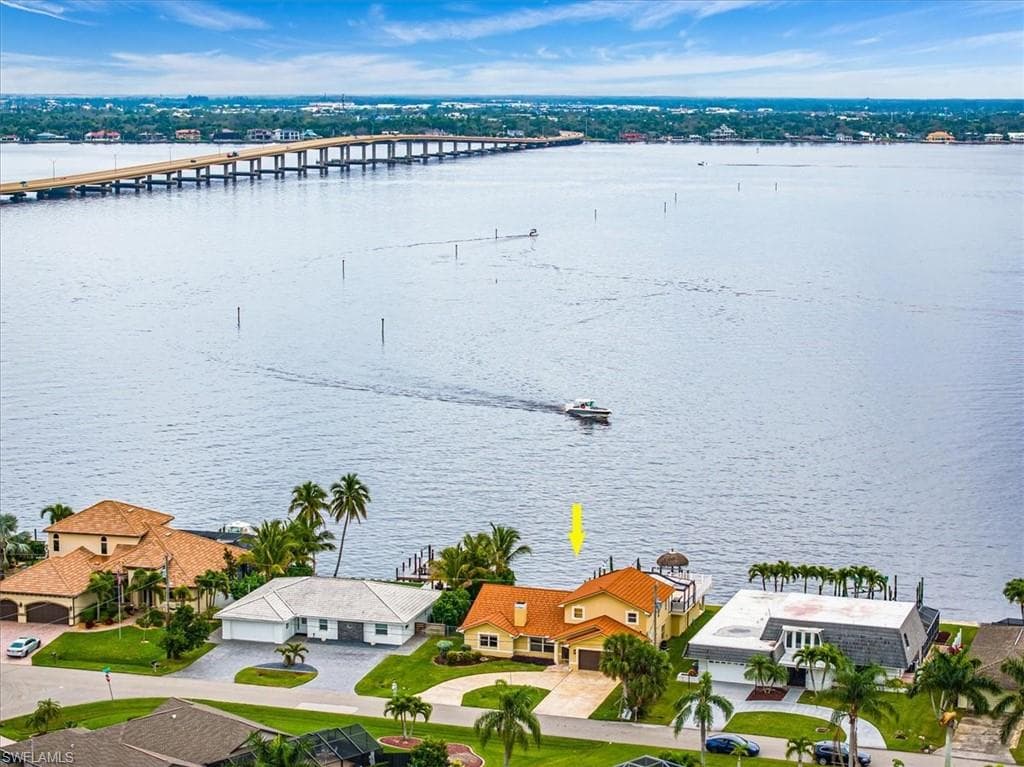 2526 28th ST CAPE CORAL, FL 33904