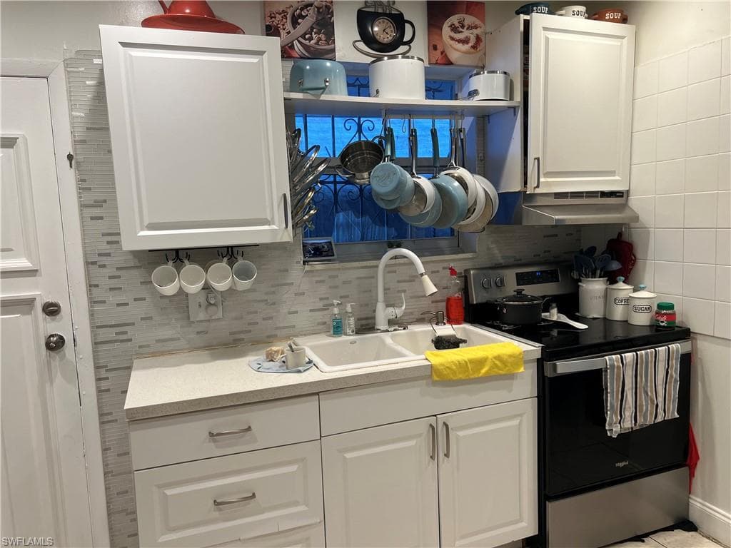 870 NW 18 PL MIAMI, FL 33125