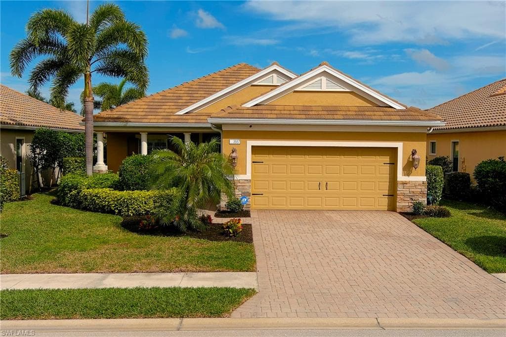 3557 Canopy CIR NAPLES, FL 34120