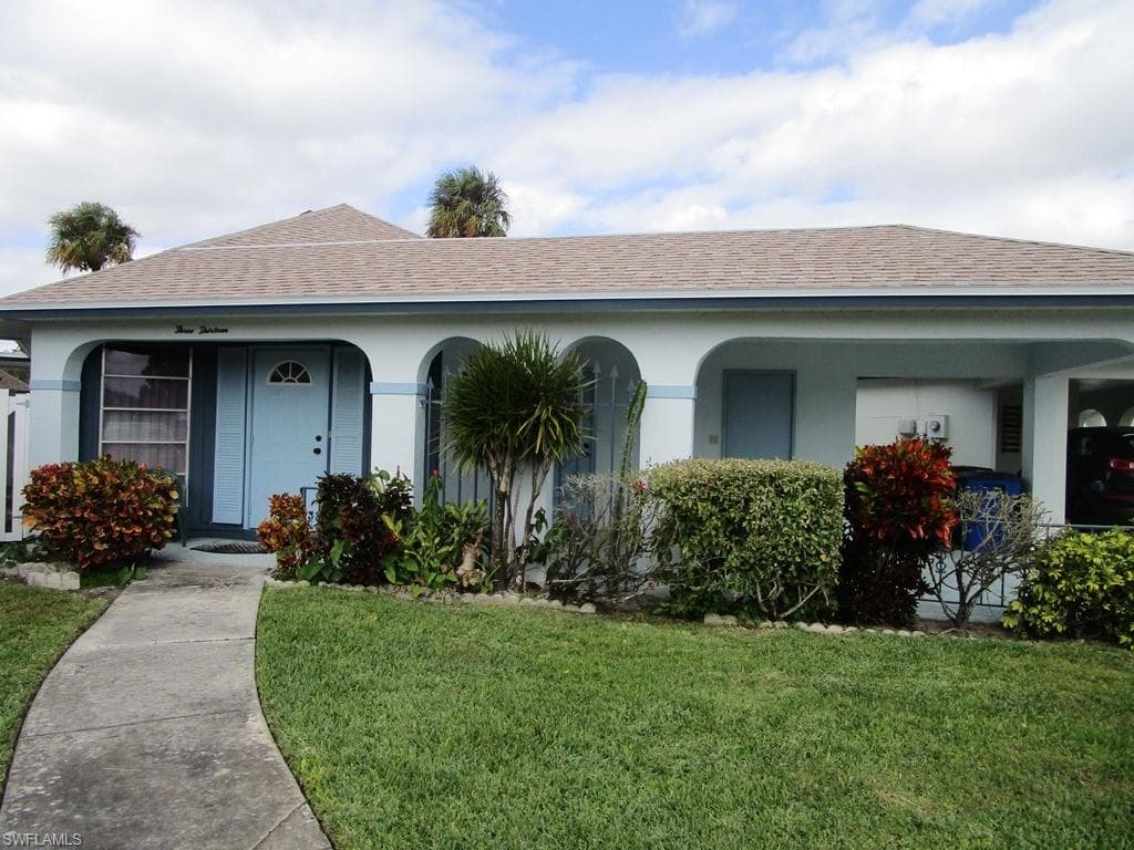 313 Dania ST LEHIGH ACRES, FL 33936