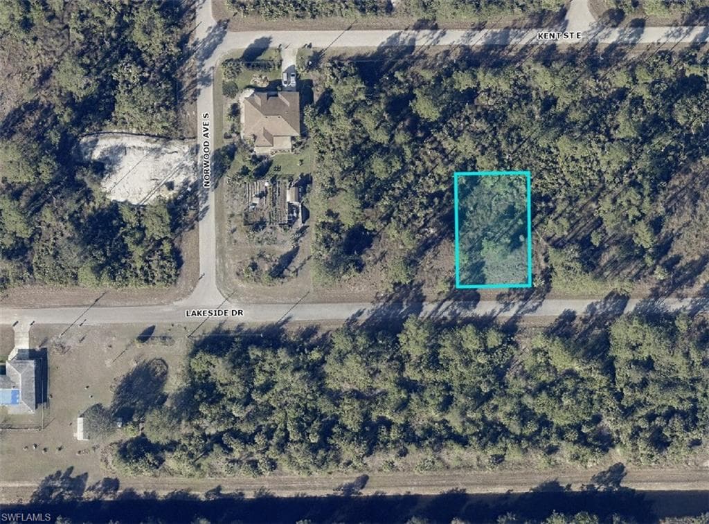 1013 Lakeside DR LEHIGH ACRES, FL 33974