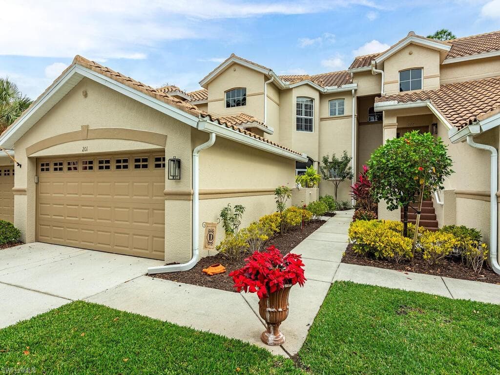8545 Danbury BLVD 201 NAPLES, FL 34120