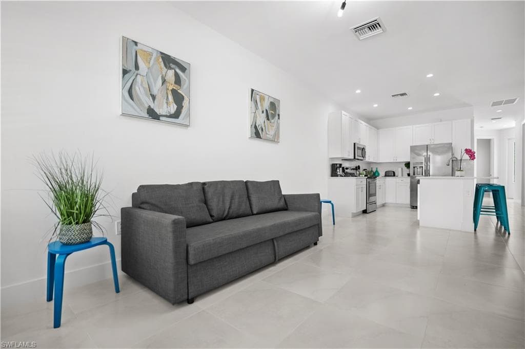 3050 Thomasson DR 103 NAPLES, FL 34112