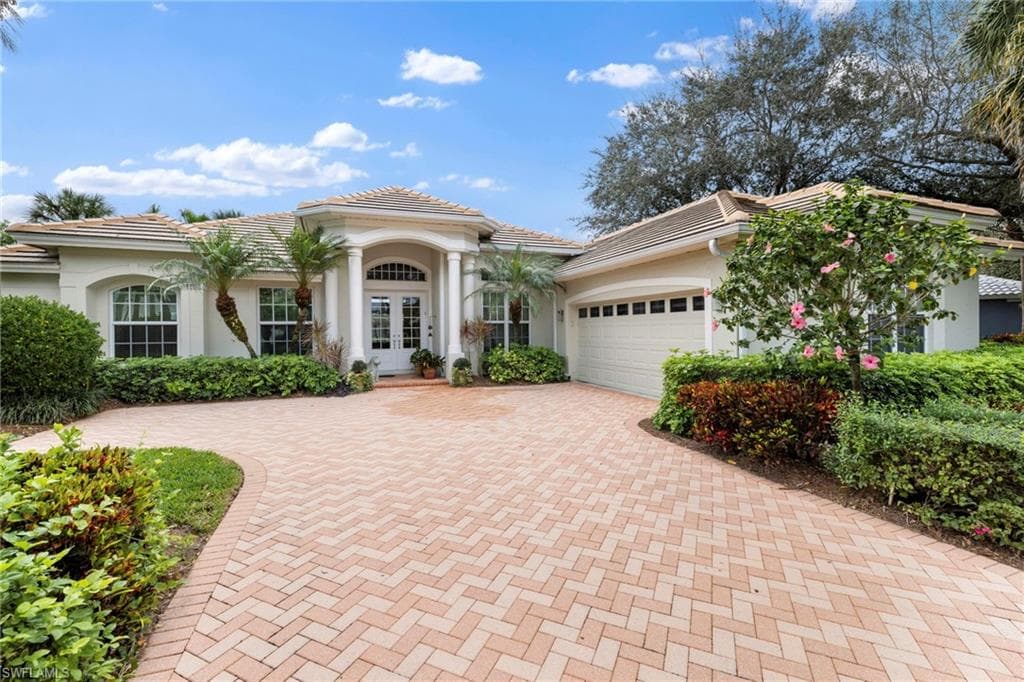 1894 Winding Oaks WAY NAPLES, FL 34109