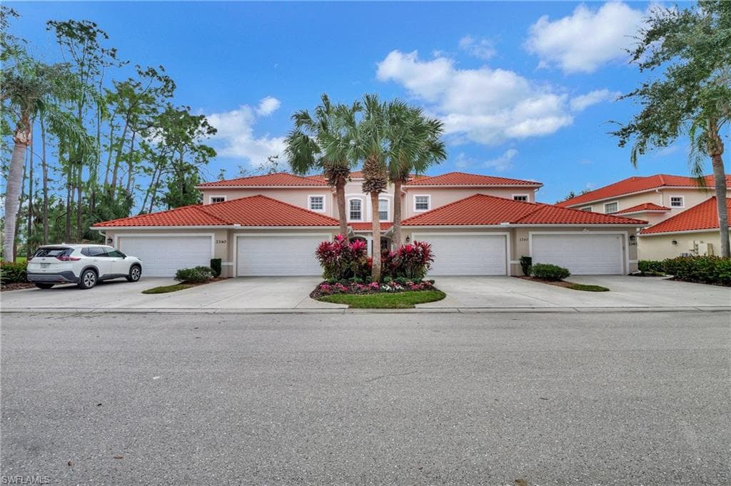 3340 Grand Cypress DR 101 NAPLES, FL 34119