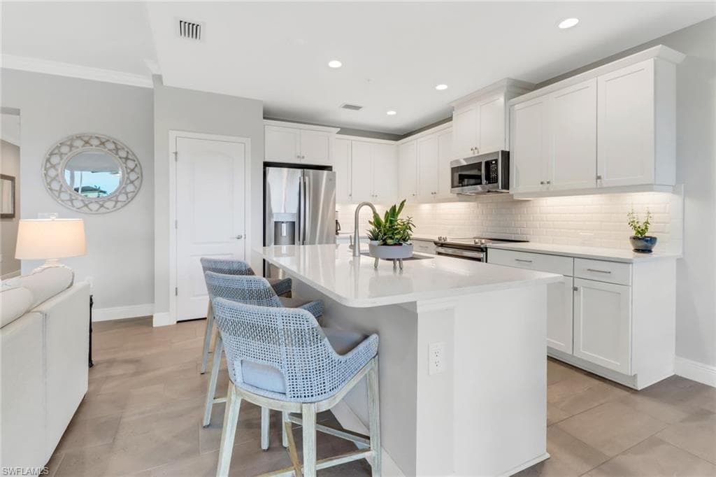 2295 Sawyers Hill RD 1002 NAPLES, FL 34120
