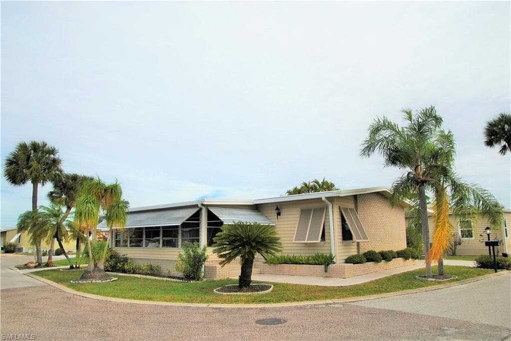 360 Middlecoff CT NORTH FORT MYERS, FL 33903