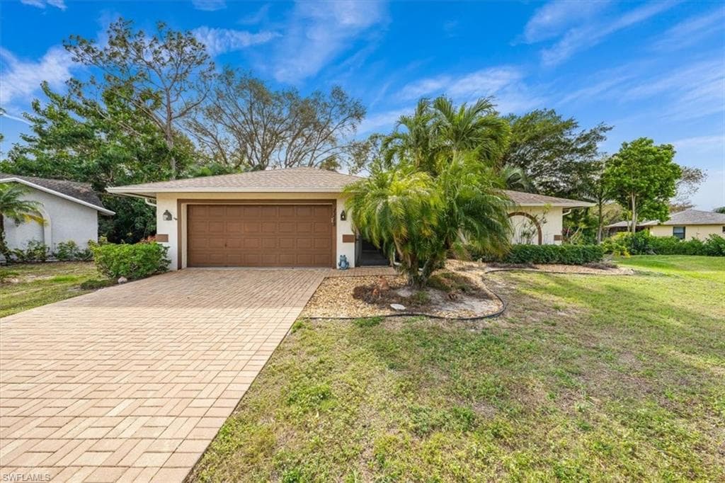 1115 Vinca LN NAPLES, FL 34105