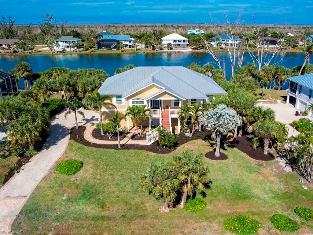 3212 Twin Lakes LN SANIBEL, FL 33957