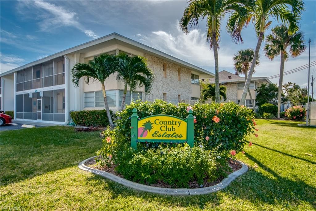 402 SE 42nd TER 2 CAPE CORAL, FL 33904
