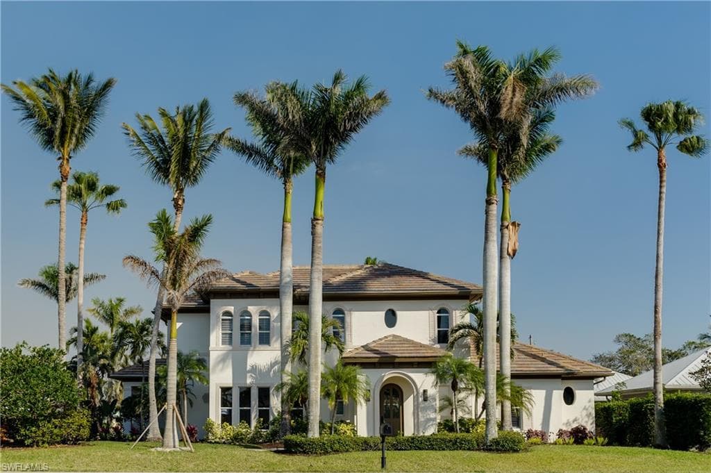 10882 Vanderbilt DR NAPLES, FL 34108