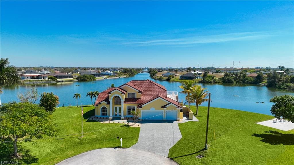 1900 NW 8th LN CAPE CORAL, FL 33993