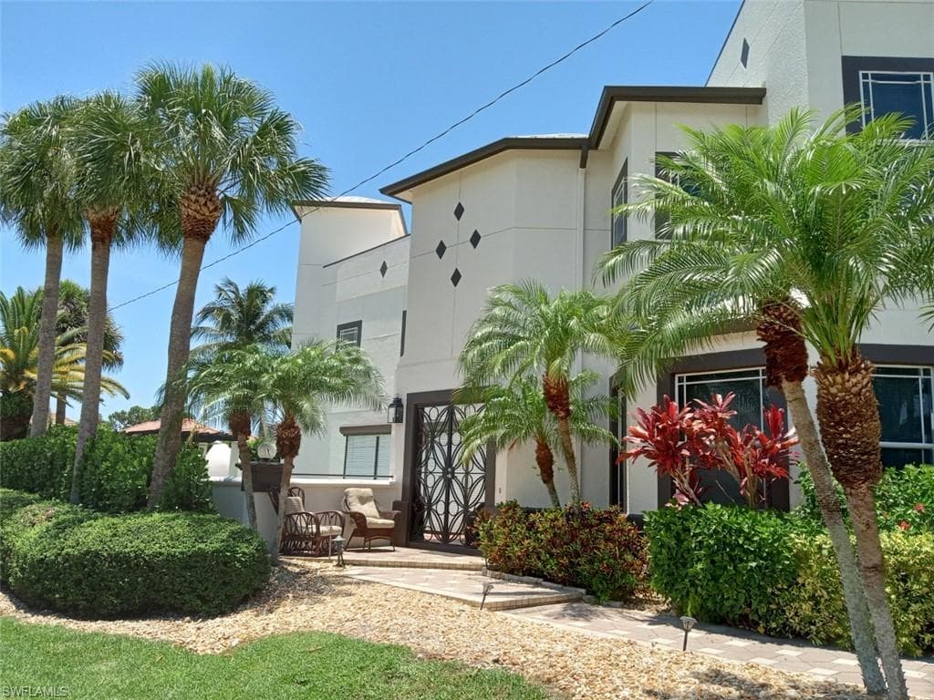 9625 6th ST N NAPLES, FL 34108