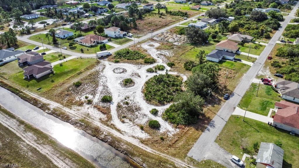 3701 26th ST SW LEHIGH ACRES, FL 33976