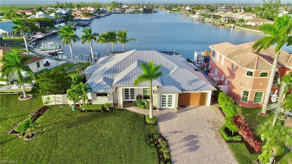 3913 Ceitus PKWY CAPE CORAL, FL 33991