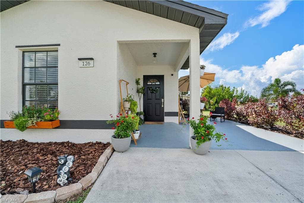 126 Palmetto CIR NE PORT CHARLOTTE, FL 33952