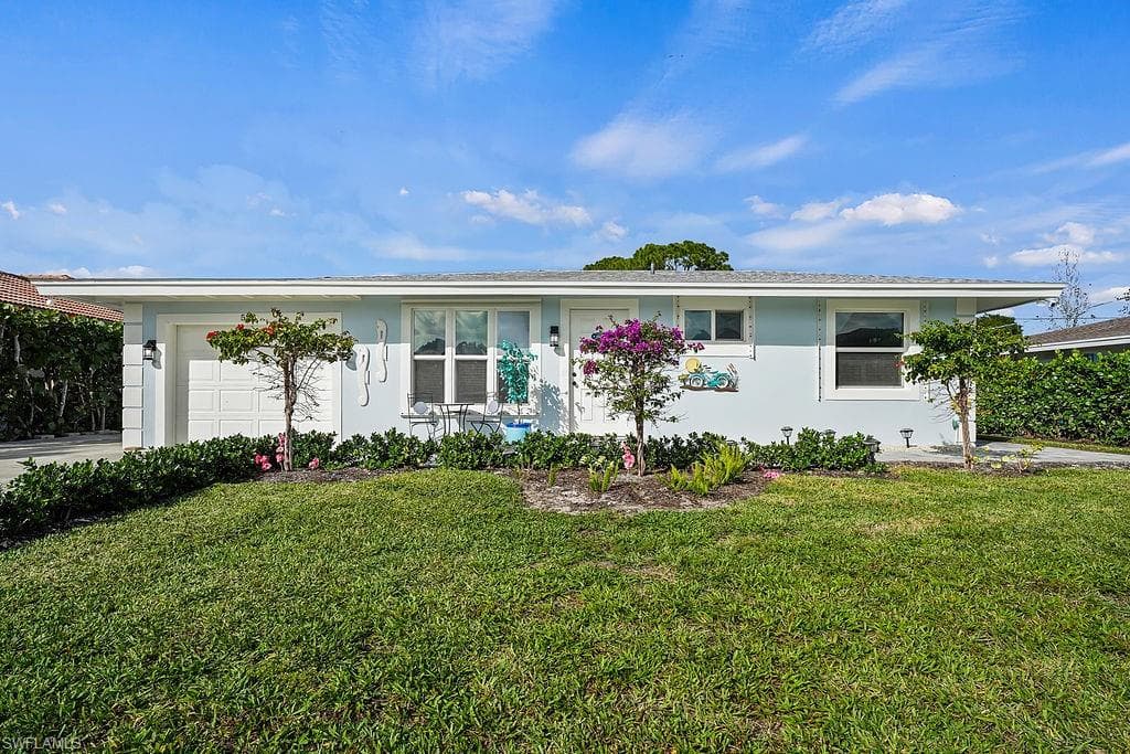 529 100th AVE N NAPLES, FL 34108