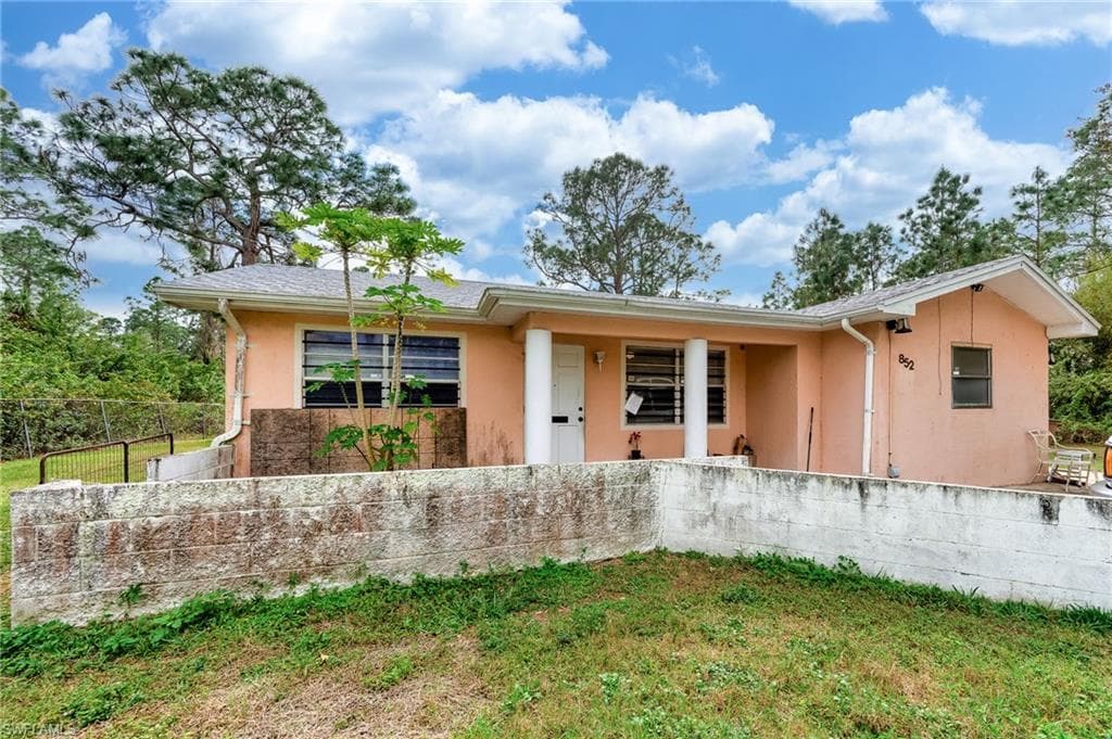 852 Ashland ST E LEHIGH ACRES, FL 33974